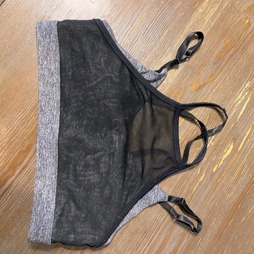 Live fit apparel size s sports bra
